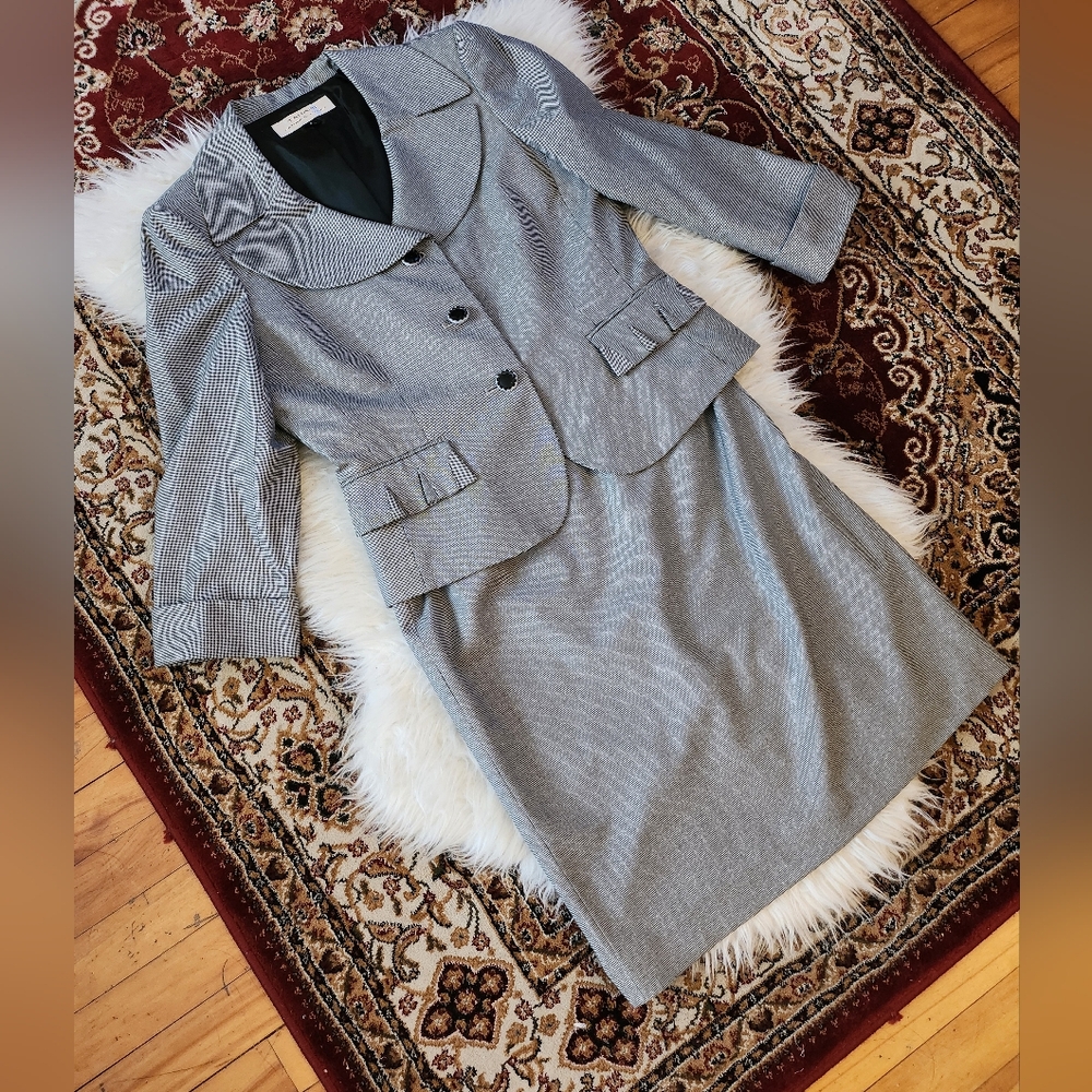 Tahari Women's Grey Suit Set